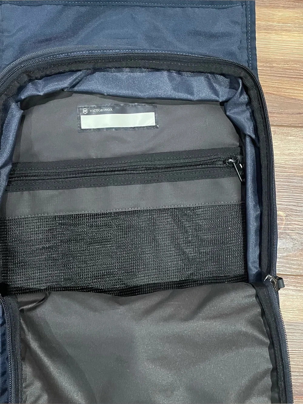 Victorinox ALTMONT Swiss Deluxe Laptop Backpack Padded Navy FlipTop Expandable